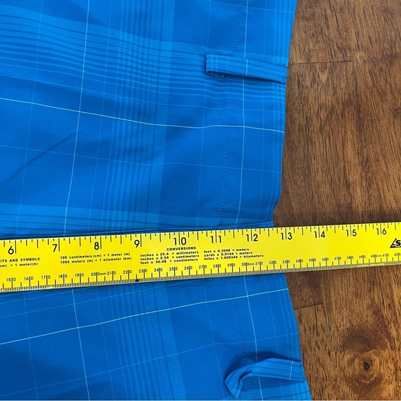 Under Armour Men's Blue Checkered Shorts size 36 - Picture 4 of 7